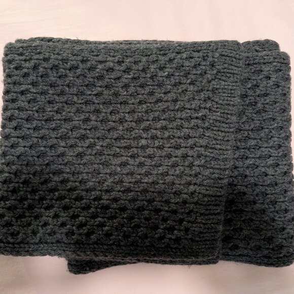 Christopher Fischer Chunky Soft Wool Charcoal Gray Scarf - Picture 3 of 8